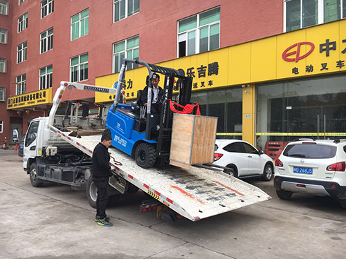 廈門電動叉車公司，銷售比亞迪電動叉車2.5噸一臺