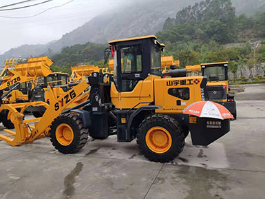 恭喜羅總喜提新車，山宇裝載機(jī)940走起，山宇重工，助您成功！